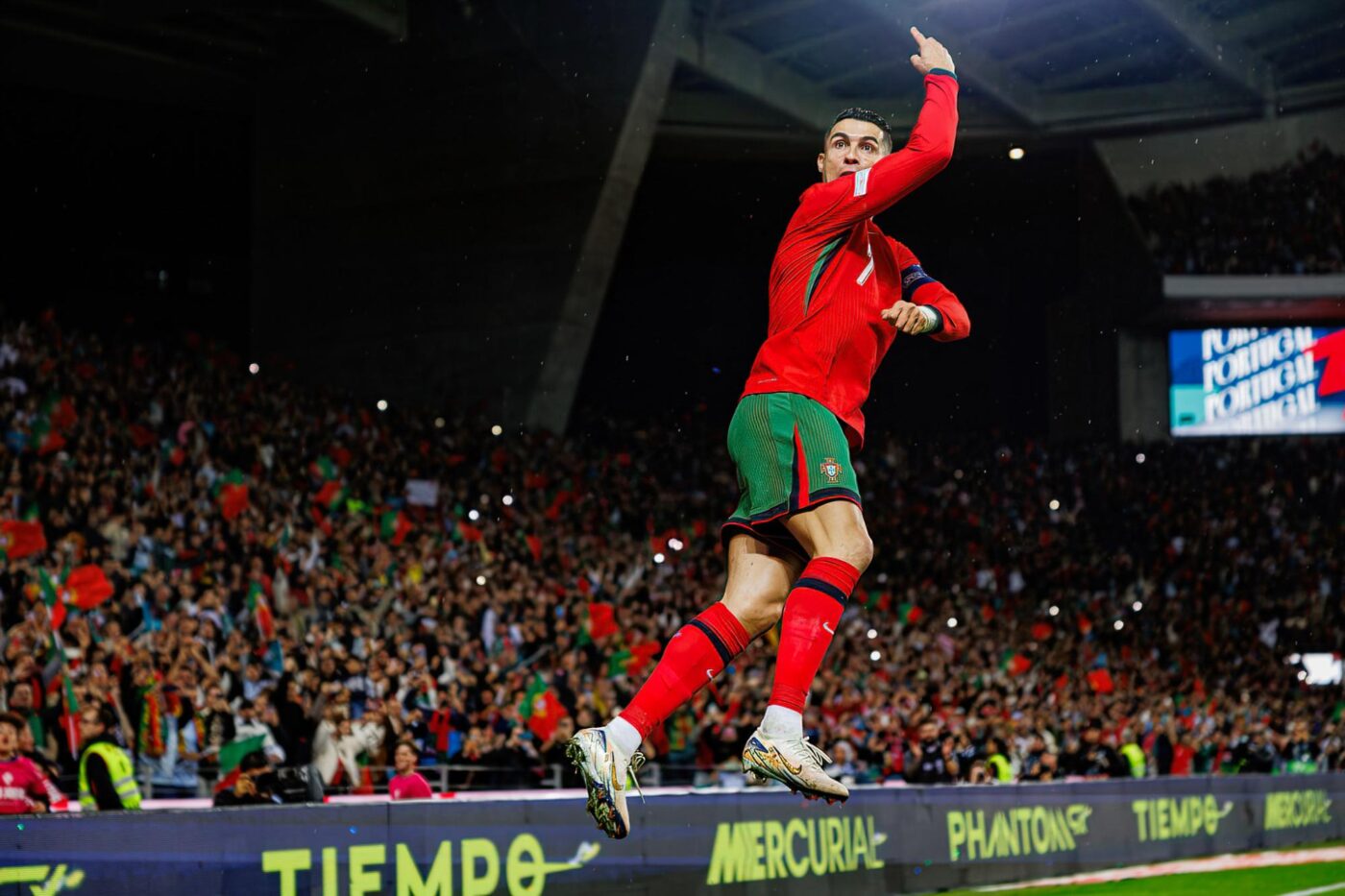 Cristiano Ronaldo : Le Meilleur Joueur De Tous Les Temps ? Décryptage Et Vérification Des Faits Cristiano Ronaldo : Le Meilleur Joueur De Tous Les Temps ? Décryptage Et Vérification Des Faits