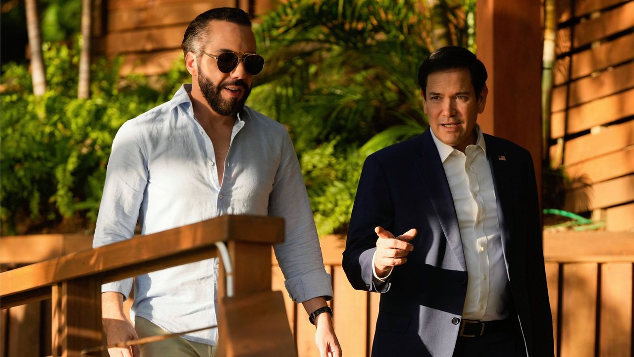 El Salvador: Nayib Bukele Abre Las Puertas A Deportados De EE.UU. El Salvador: Nayib Bukele Abre Las Puertas A Deportados De EE.UU.