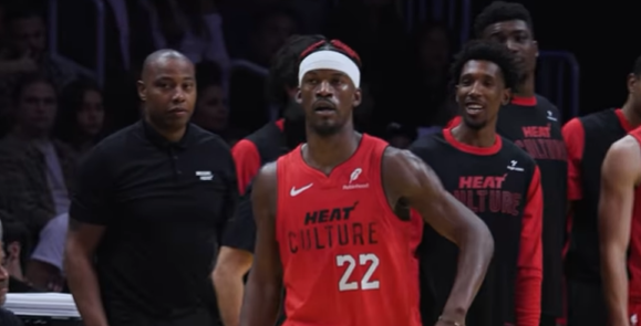 Enquanto Stephen Curry Ganha R$ 318 Milhões, Quanto Jimmy Butler Recebe? Enquanto Stephen Curry Ganha R$ 318 Milhões, Quanto Jimmy Butler Recebe?