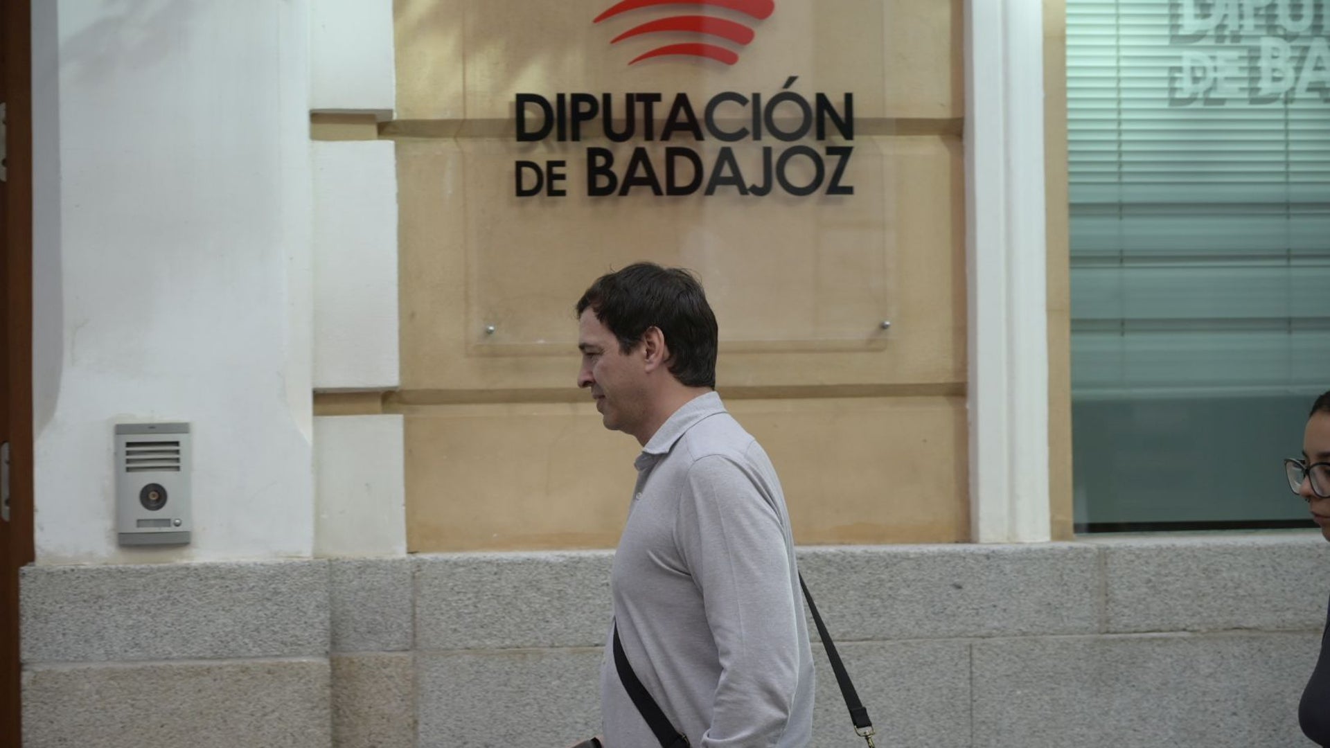 Hermano De Pedro Sánchez Renuncia A Su Cargo En [Nombre De La Empresa]