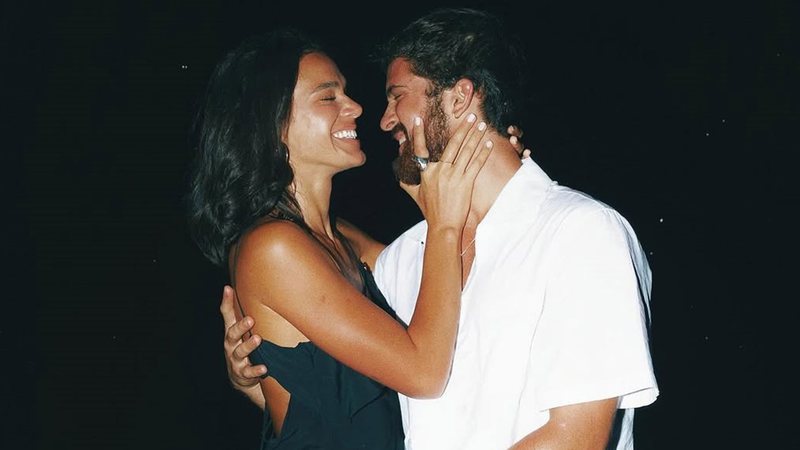 João Guilherme E Bruna Marquezine: Foto De Festa Relembra Momento Íntimo João Guilherme E Bruna Marquezine: Foto De Festa Relembra Momento Íntimo