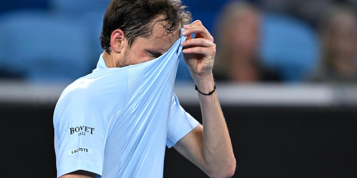 Medvedev Derrotado Por Bellucci En Rotterdam: Eliminación Temprana Medvedev Derrotado Por Bellucci En Rotterdam: Eliminación Temprana