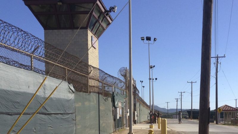 Migrantes Llegan A Guantánamo: Aterrizaje En La Bahía Migrantes Llegan A Guantánamo: Aterrizaje En La Bahía