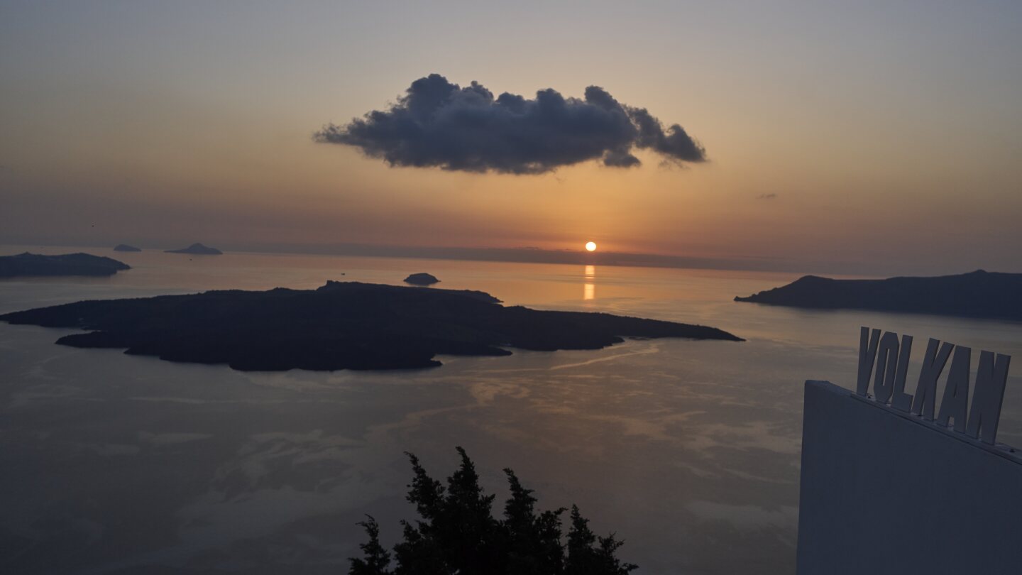 Santorini Earthquake Activity And Volcanic Risk: A Current Assessment Santorini Earthquake Activity And Volcanic Risk: A Current Assessment