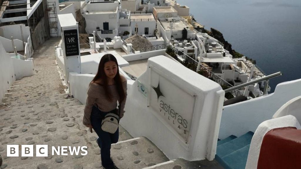 Santorini Earthquake: Thousands Evacuate Greek Island After Tremors Santorini Earthquake: Thousands Evacuate Greek Island After Tremors