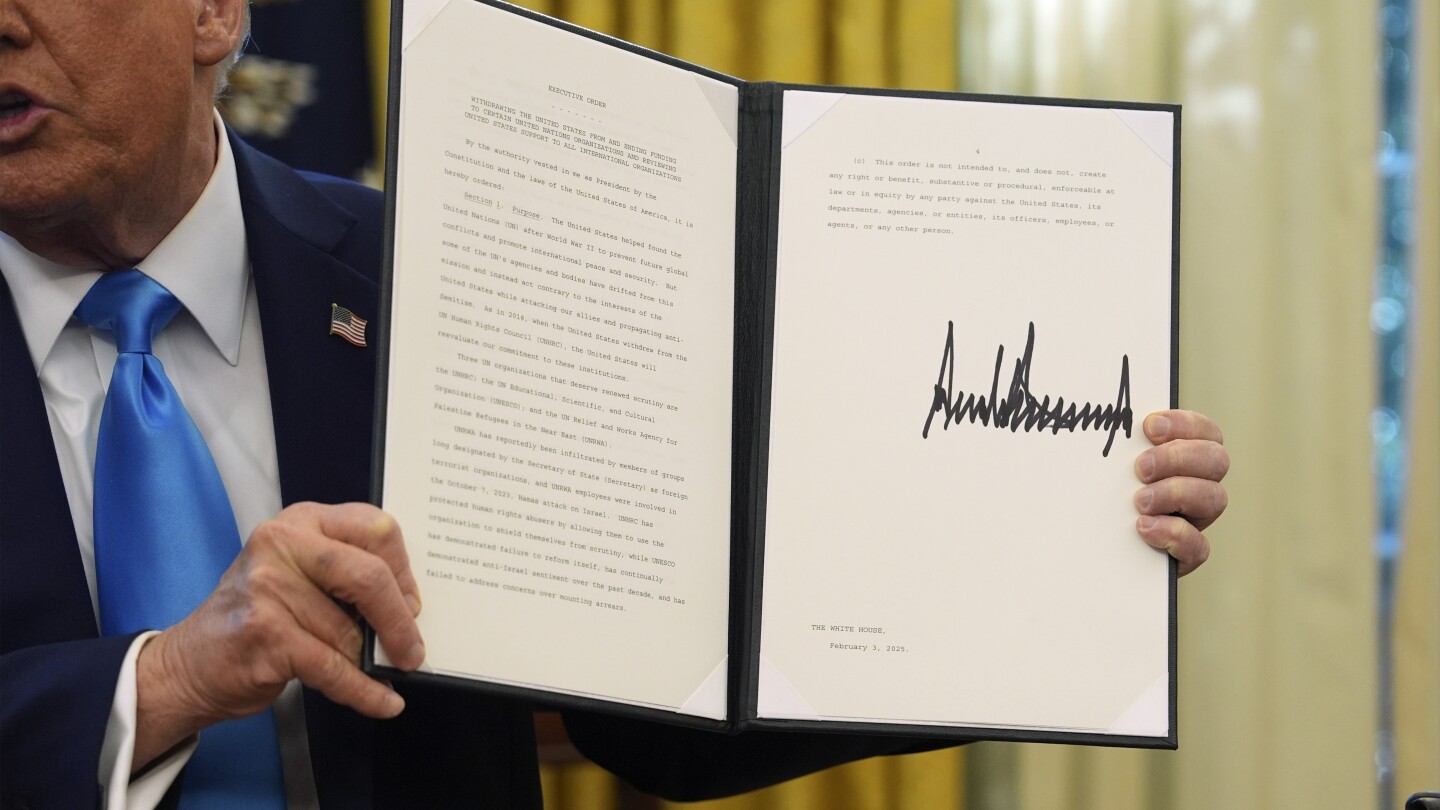 Trump Cuts UN Human Rights Funding, Ends Support For Palestinian Refugees Trump Cuts UN Human Rights Funding, Ends Support For Palestinian Refugees