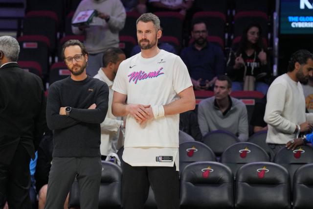 Un Spectateur Anonyme Conseille Les Joueurs Du Miami Heat Un Spectateur Anonyme Conseille Les Joueurs Du Miami Heat